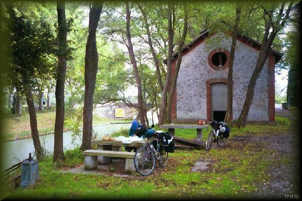 photo of Canal du Midi.